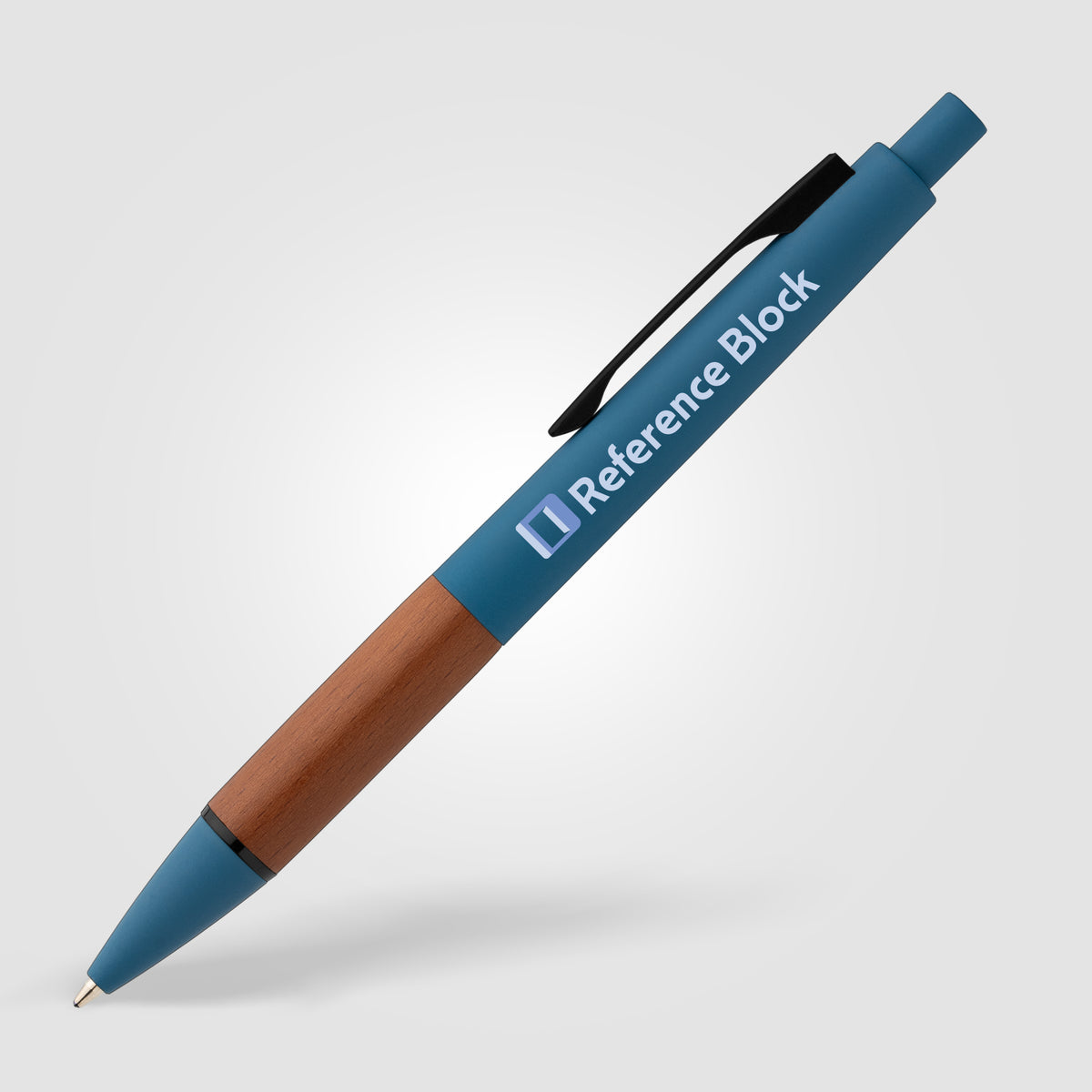 Stylo Tide en plastique recyclé avec grip en bois d’acacia